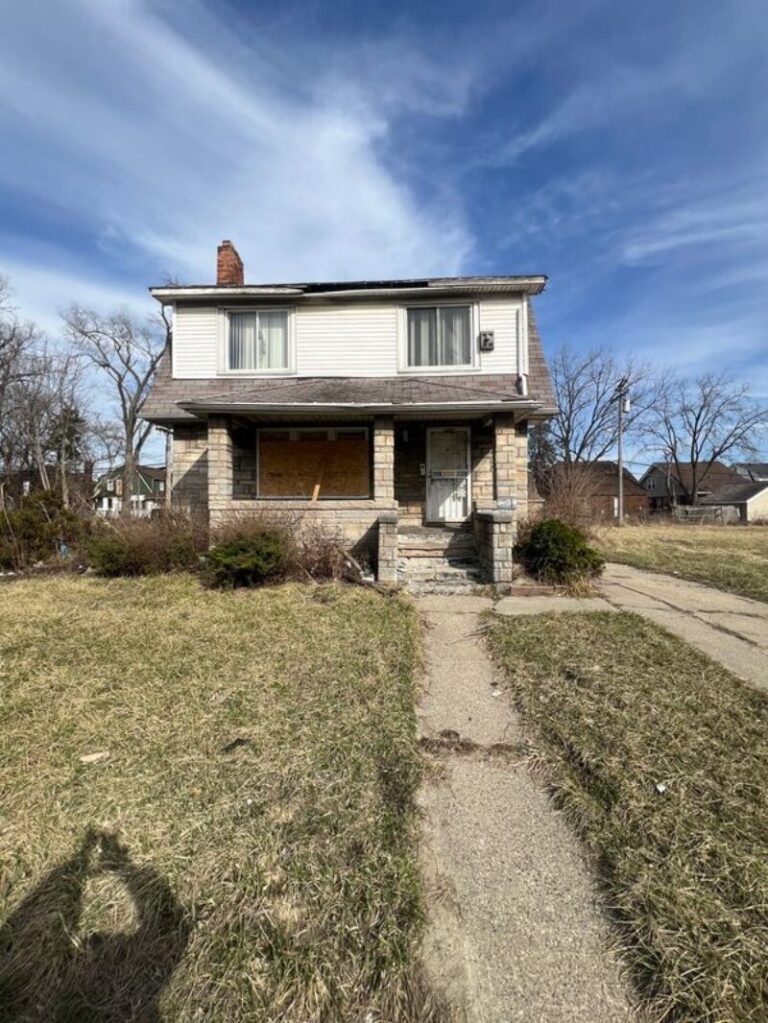 4 Bed Single Family on Meyers Rd in Detroit