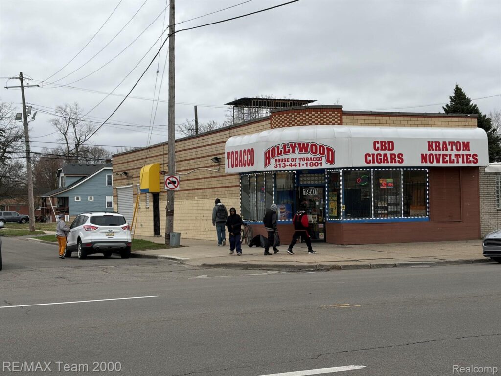 19501 Warren Avenue, Detroit, MI 48228