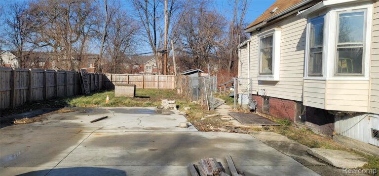 987 Philadelphia Street
