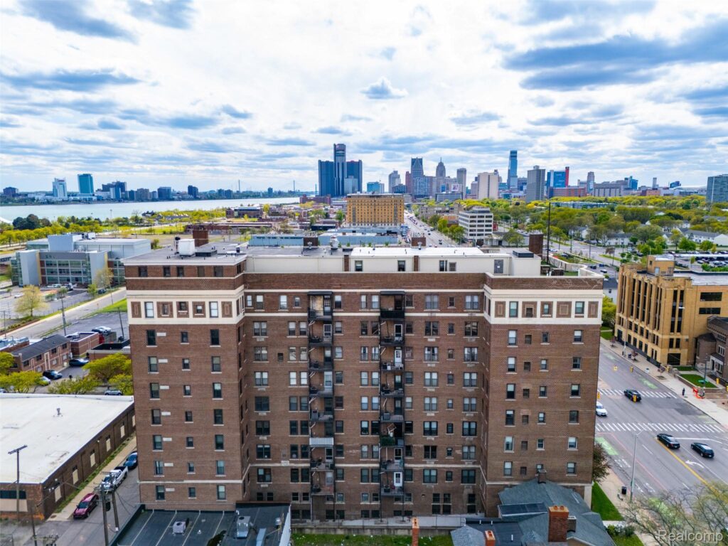 2900 E Jefferson, Detroit, MI 48207