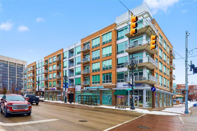3670 Woodward Avenue