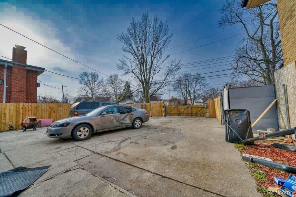 10325 Cadieux Road, Detroit, MI 48224