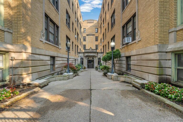 120 Seward Street
