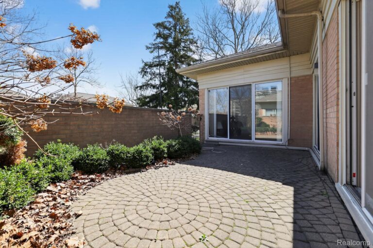 1042 Trevor Place