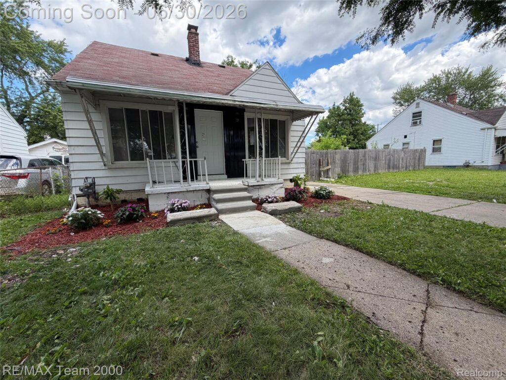 6760 Warwick Street, Detroit, MI 48228