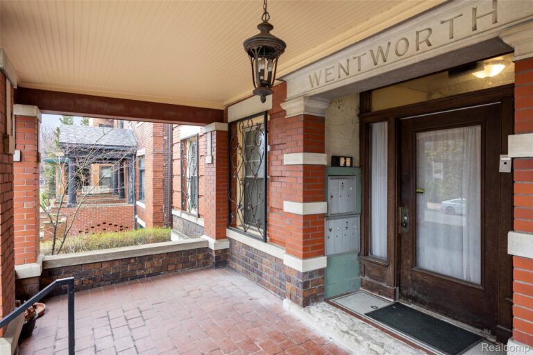 469 Willis Street