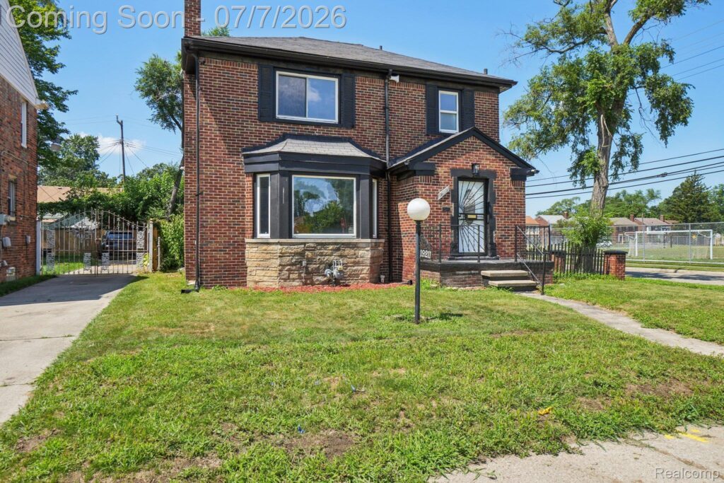 19211 Birwood Street, Detroit, MI 48221
