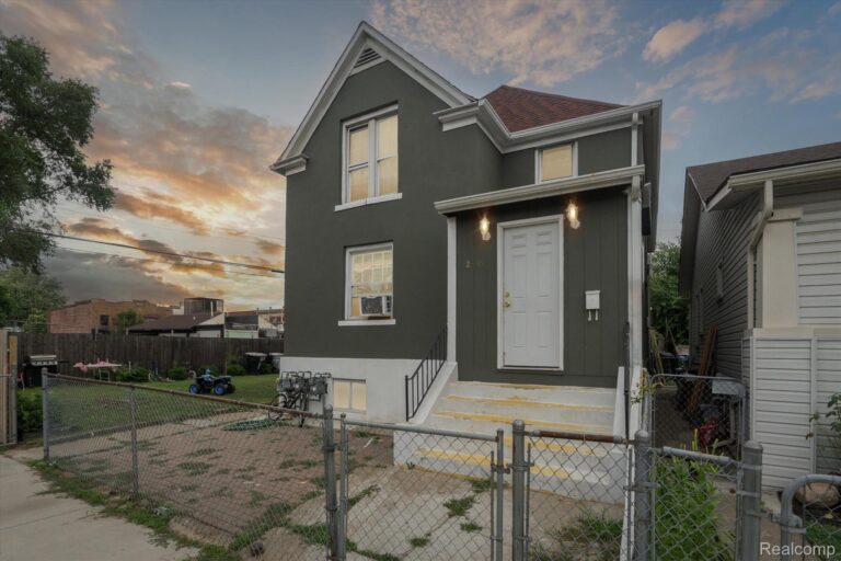 2333/2335 Ferris Street