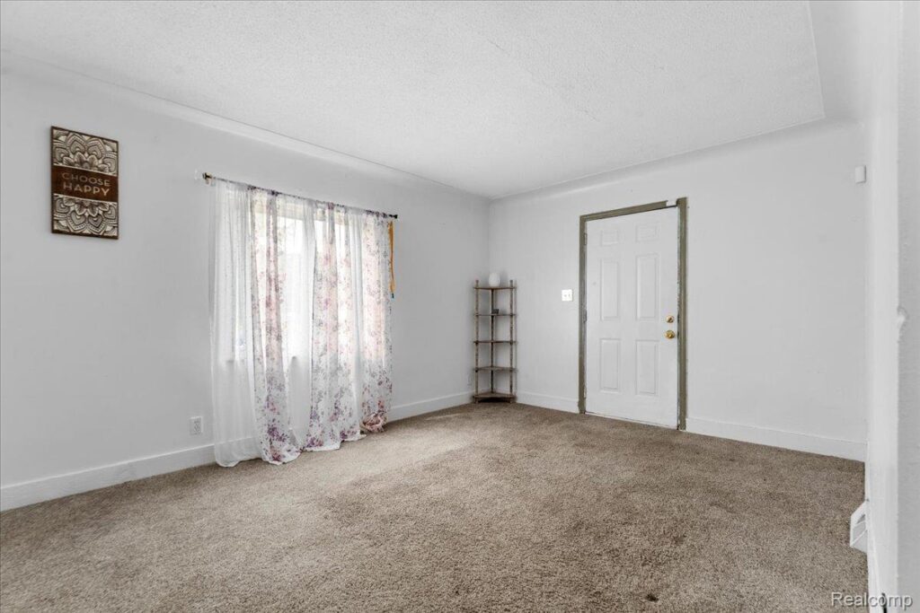 7400 Dolphin, Redford, MI 48239