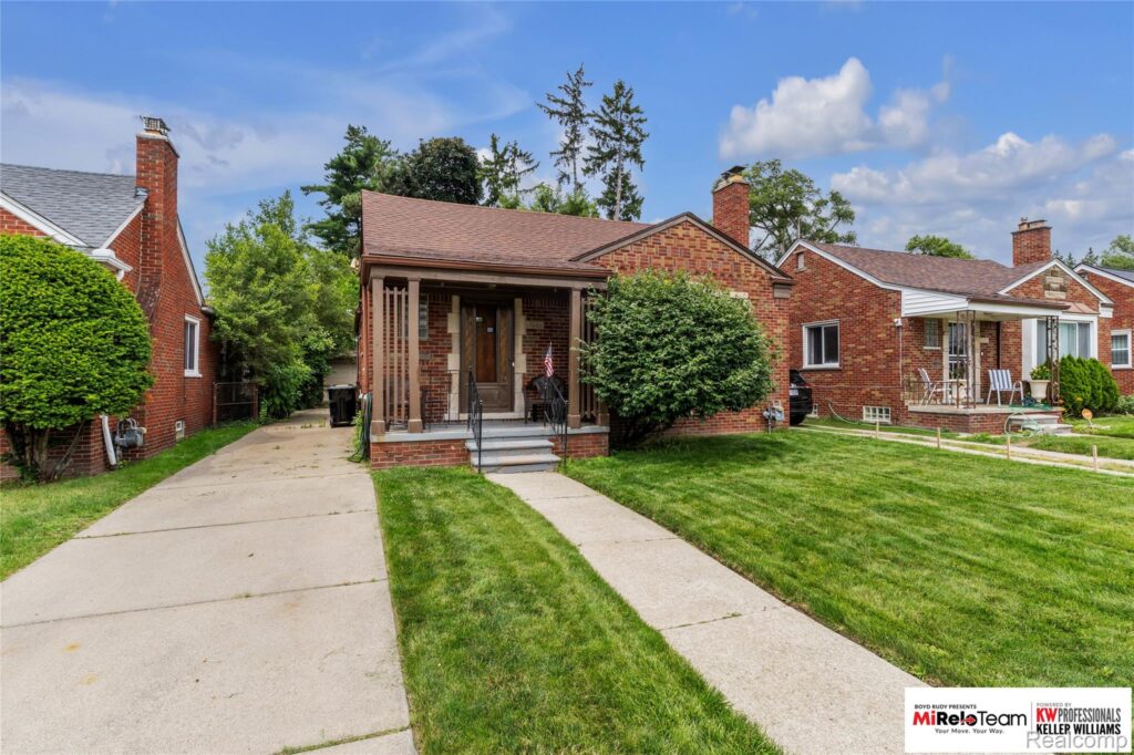 17585 Whitcomb Street, Detroit, MI 48235